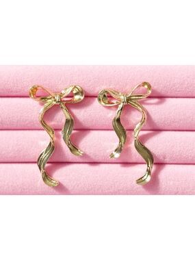 Bow Stud Earrings Gold Tone NWT